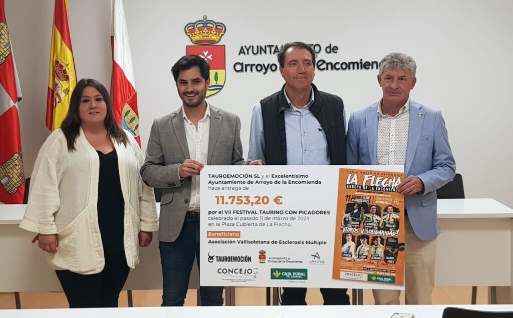 foto_entrega dinero.JPG