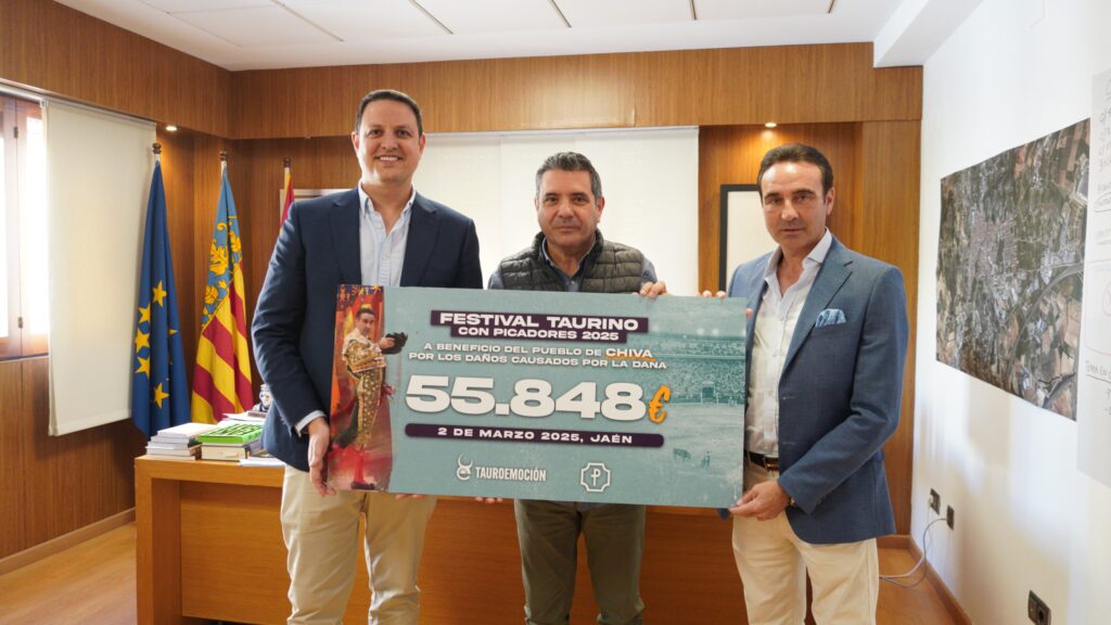 Enrique Ponce y Tauroemoción entregan más de 55 mil € al pueblo de Chiva del festival benéfico de Jaén