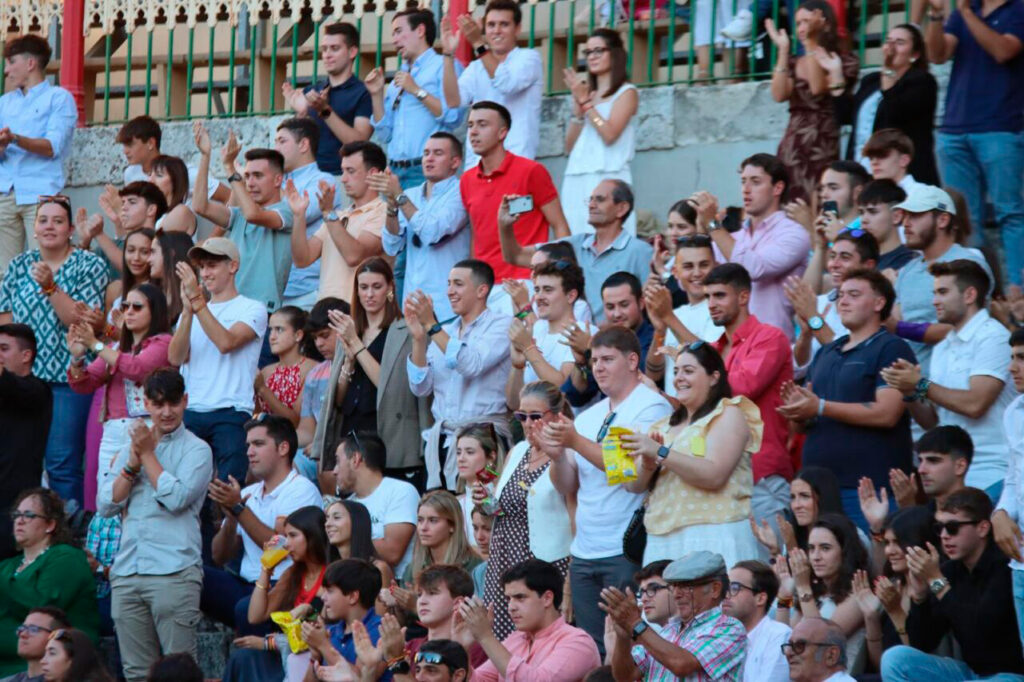 Éxito de jóvenes en los toros en Valladolid: se amplia el tendido joven para el 17 de mayo